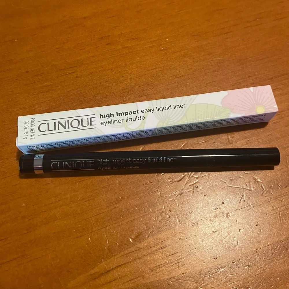 CLINIQUE High Impact Easy Liquid Liner